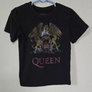 Que Black Graphic Kids Tee